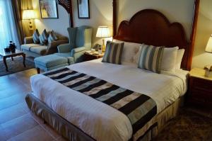 Mtn views & hospitality at Alpine Trail Ridge Inn | Estes Park, Colorado | Hotels & Resorts