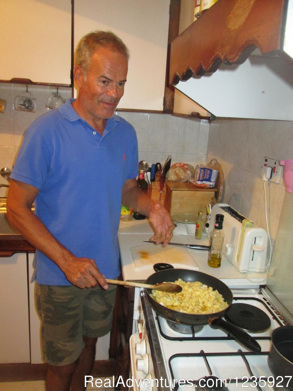 Student serves up a tortilla | English Courses in your Teacher's Home by the Sea | Image #18/23 | 