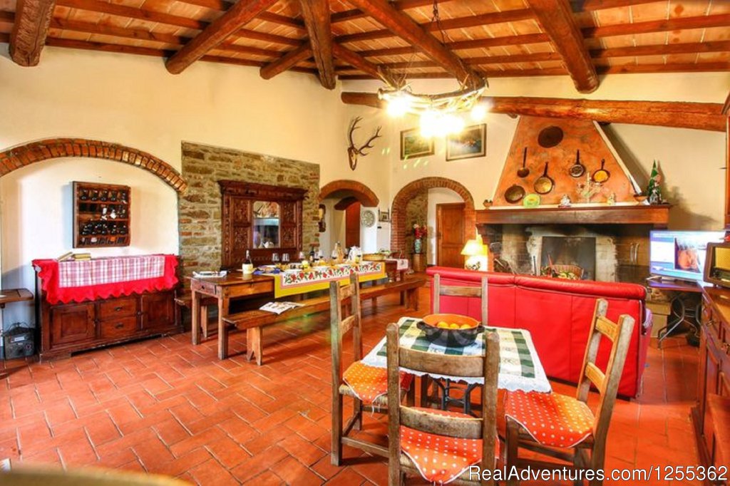 Dining room with fireplace | Hunting in Tuscany 'Riserva di Caccia Le Corniole' | Image #14/26 | 