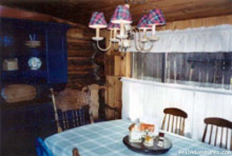 Dining Room | Adorable log cabin | Image #3/10 | 