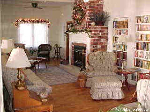 Common Area | Twin Gables Inn Bed and Breakfast | Image #3/8 | 