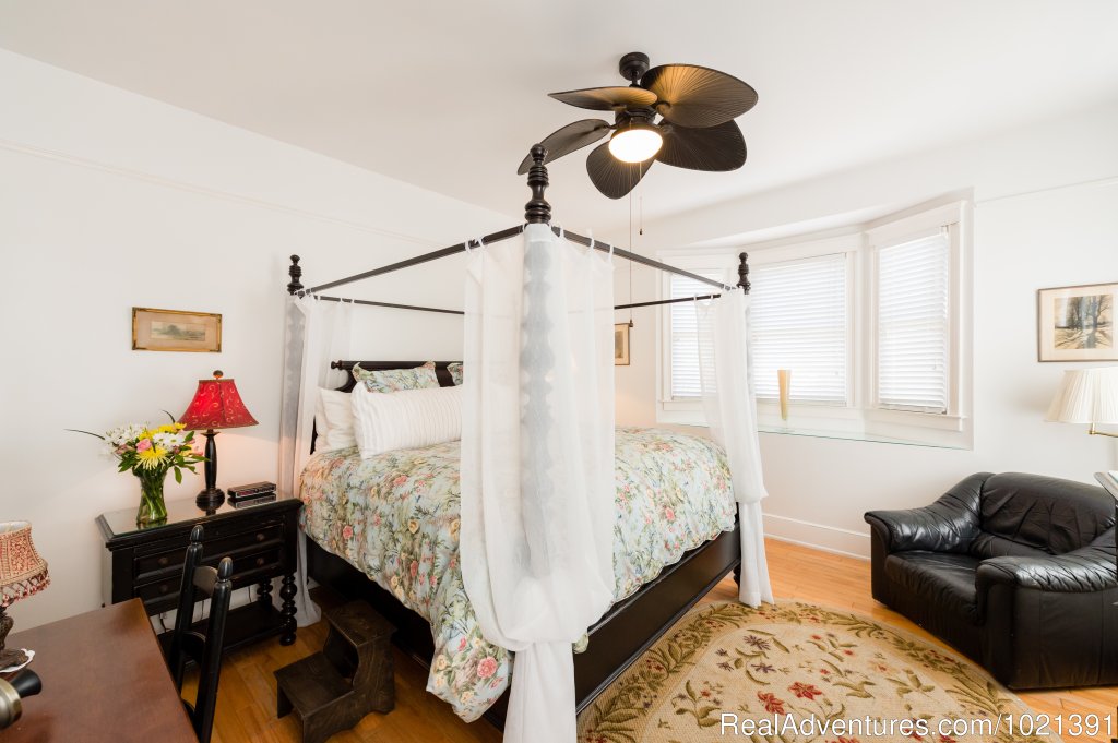 Room 1 - King | Hoyt House Bed and Breakfast | Image #2/16 | 