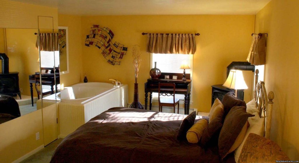 Clara's Jacuzzi Room | Munro House Bed & Breakfast and Spa | Image #7/10 | 