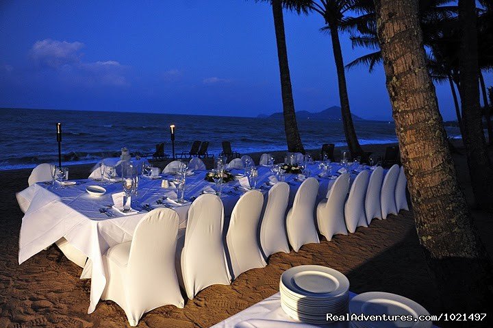 Weddings on the Beach | Oasis at Palm Cove | Image #14/15 | 