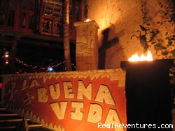 Half Moon Bay's Vista del Mar Condos/Hotel: La Buena Vida Restaurant entry