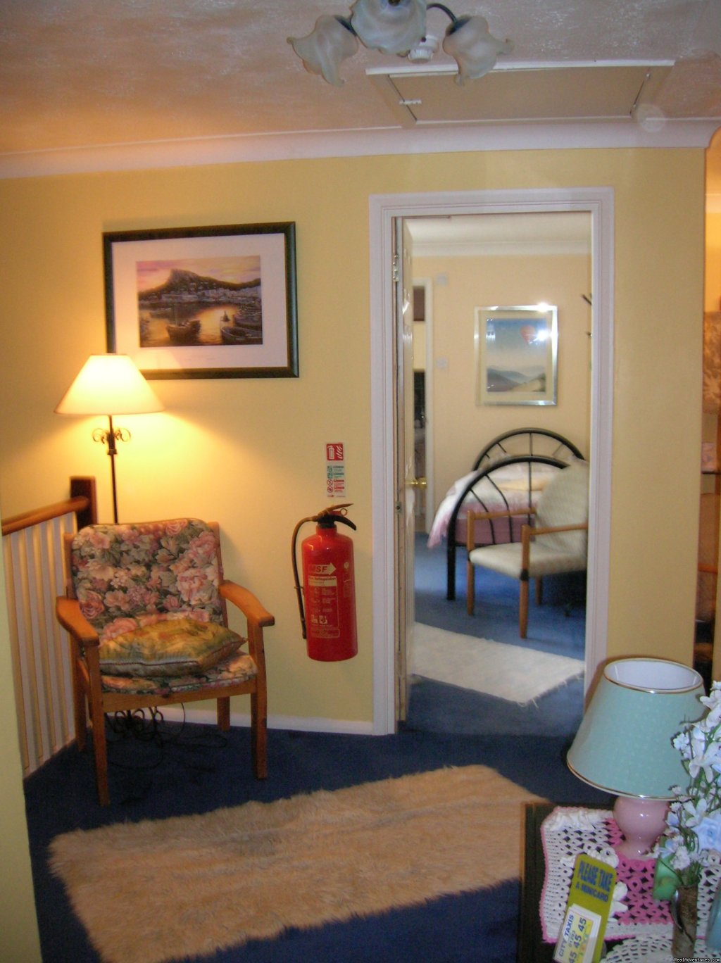 Double or Twin Room. Sleeps upto 3 peopl | Beautiful Guest house / b&b near Gatwick airport | Image #5/7 | 
