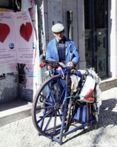 Lisbon Private Guided SHORE Tours: Street knife sharpener