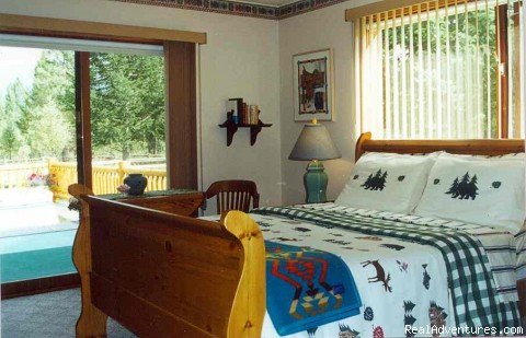 Mountain View, Guest Bedroom | Singing Pines Bed And Breakfast | Image #3/13 | 