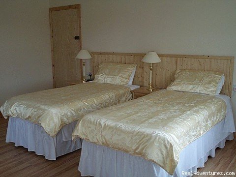 Twin bedroom. | Aaranmore B&B Accommodation, Portrush Nr Ireland. | Image #4/4 | 