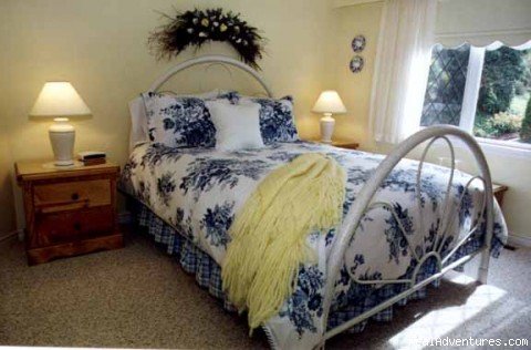 Cowichan Bay Room | Ocean Breeze Bed And Breakfast | Image #2/5 | 