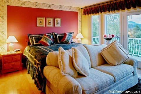 Brentwood Bay Room | Ocean Breeze Bed And Breakfast | Image #3/5 | 