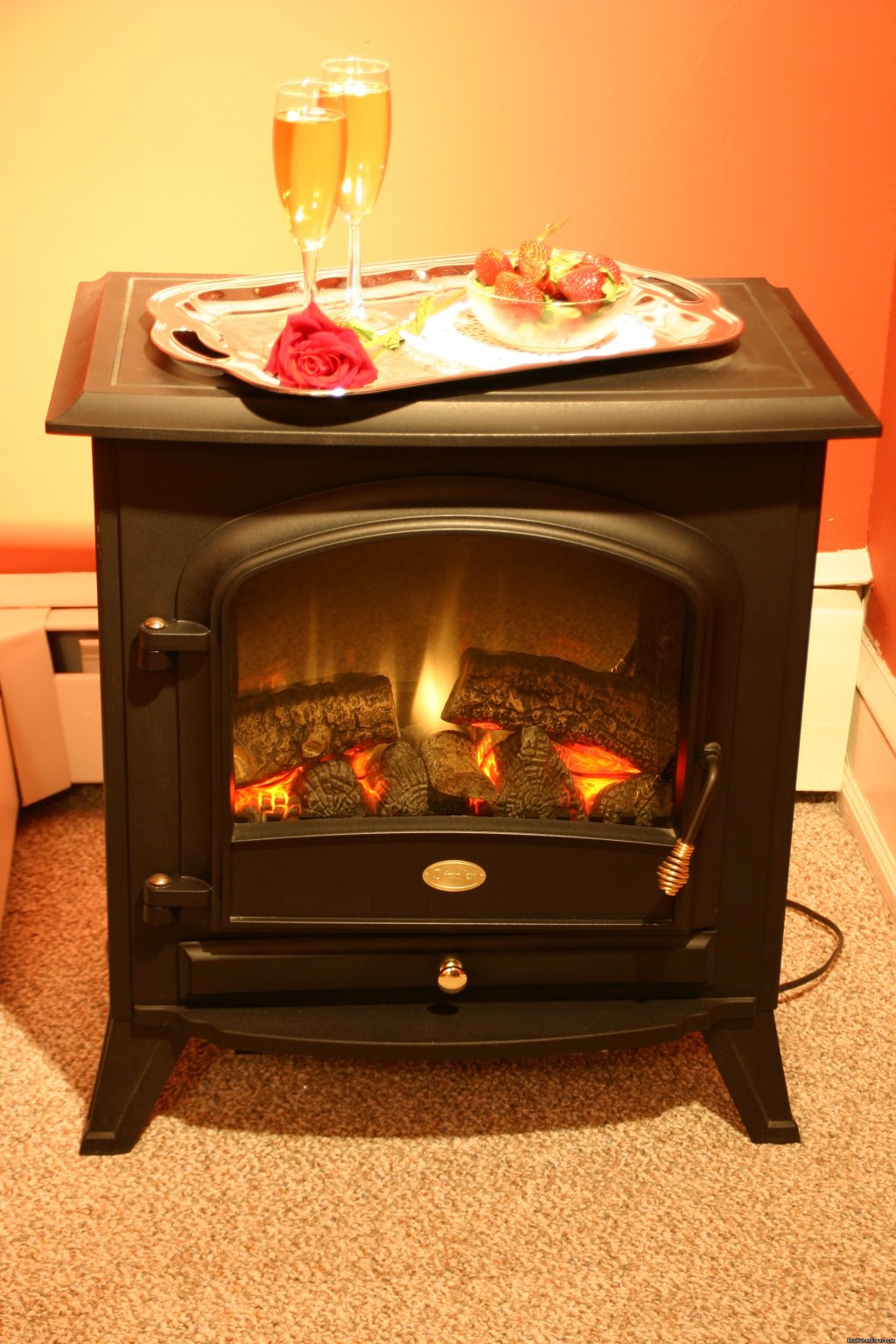 Room 8 Fireplace nook | Carisbrooke Inn Bed & Breakfast | Image #4/13 | 