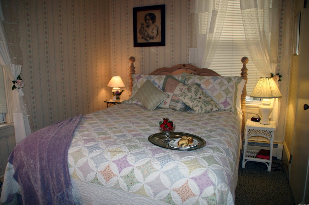 Room 3 | Carisbrooke Inn Bed & Breakfast | Image #6/13 | 