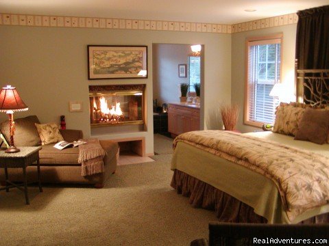Creekside Suite | Romance & Spa Getaways at Lost Mountain Lodge | Image #2/8 | 