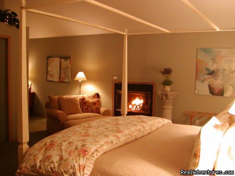 Moonbeam Suite | Romance & Spa Getaways at Lost Mountain Lodge | Image #3/8 | 