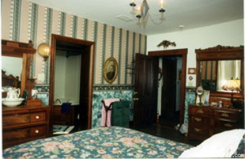 guest room | Penguin Crossing B & B | Circleville, Ohio  | Bed & Breakfasts | Image #1/2 | 