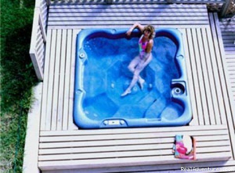 hot tub | Cindy's Bed and Breakfast | Image #2/16 | 