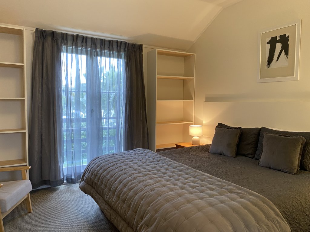 Deluxe King ( 10 ) | Auckland Boutique Affordable Accommodation | Image #2/10 | 