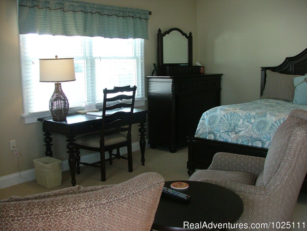 Enjoy the Captain Clark House experience | Romantic Waterfront B&B near Mystic and Casinos | Image #19/26 | 
