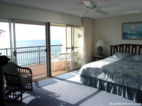3rd floor king size master bed -17-foot | Maui Condo Rental - OCEANFRONT - &Lokelani 2Br& | Image #5/26 | 