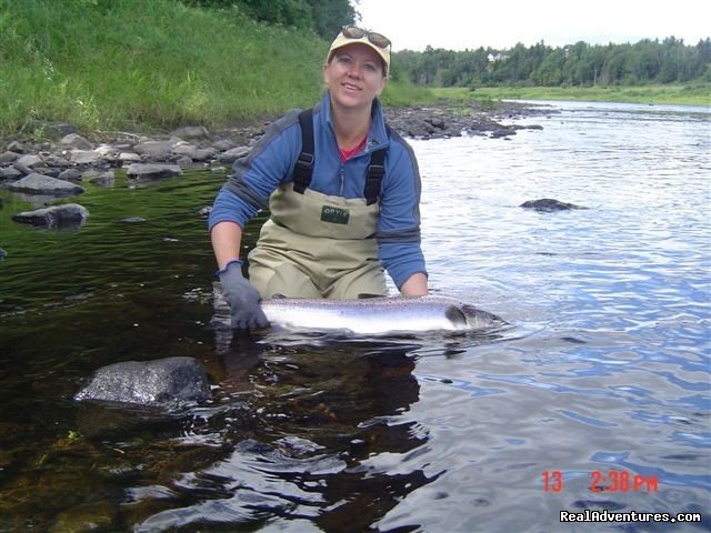 Lady Fishing on the Miramichi | Fishing Atlantic Salmon | Image #12/23 | 