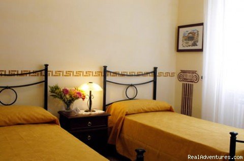 Double room Nerone | Giornate Romane Bed and Breakfast | Image #2/5 | 