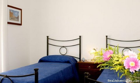 Double room with private bath Cesare | Giornate Romane Bed and Breakfast | Image #3/5 | 