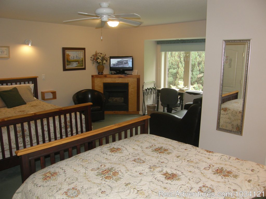 Guestroom 3 | Cedar Wood Lodge Bed & Breakfast Inn | Image #14/26 | 