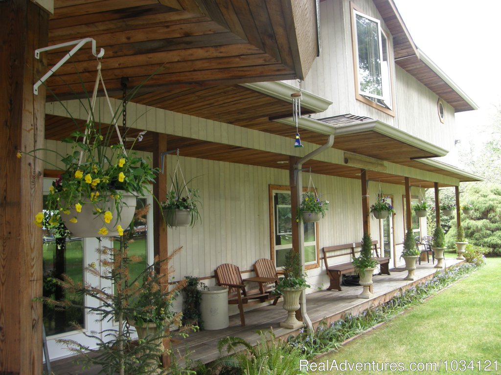 Covered decks for your enjoyment | Cedar Wood Lodge Bed & Breakfast Inn | Image #4/26 | 