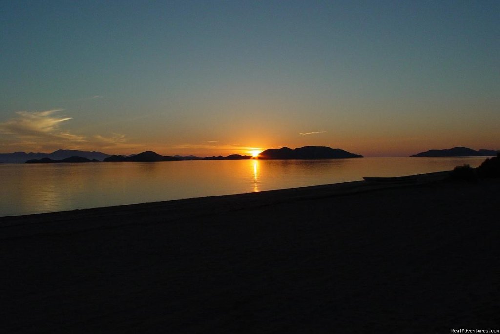 Sunrise Bahia de Los Angeles | Tour Mexico's Baja Peninsula by Motorcycle | Image #19/24 | 