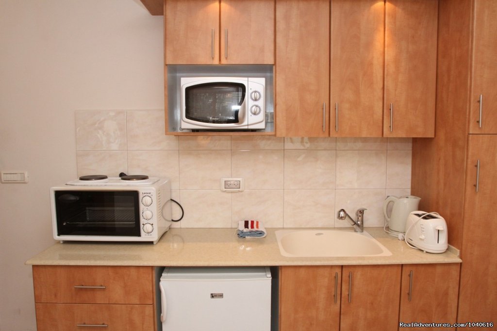 Clean and easy to use kitchen | Stylish Vacation Apartments in Jerusalem | Image #2/14 | 