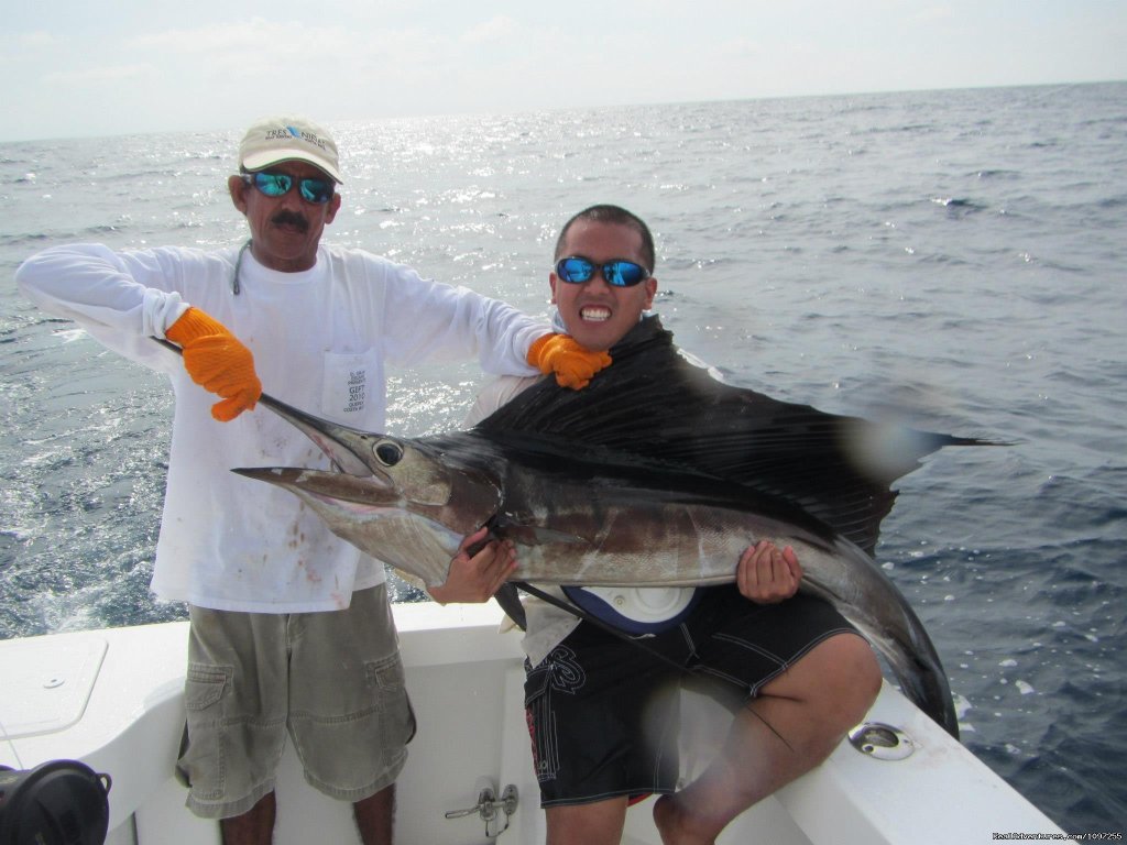 Sailfishing | Costa Rica Sportfishing with Quepos Fishing | Image #5/5 | 