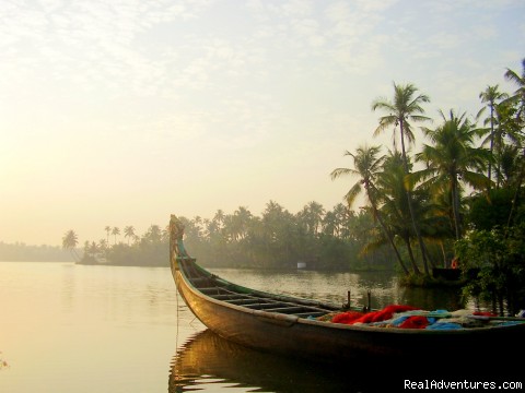 Kuzhupilly Beach House - one of the best in Kerala: lagoon 200 mts away