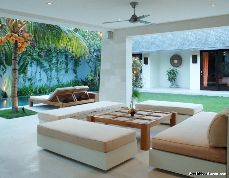Lobby | Seminyak5 Bedroom Private Villa - Casa Mateo, Bali | Image #4/11 | 