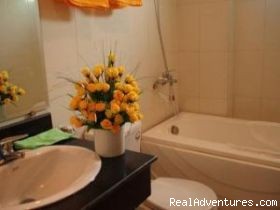 Cheapest Hotel in Hanoi Old Quarter: Bathroom
