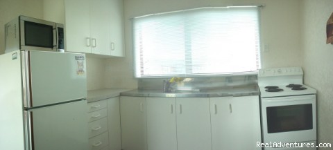 KOWHAI COURT MOTEL APARTMENTS: Kitchen