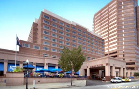 Front View | Embassy Suites Hotel Cincinnati-Rivercenter/Coving | Covington, Kentucky  | Hotels & Resorts | Image #1/1 | 