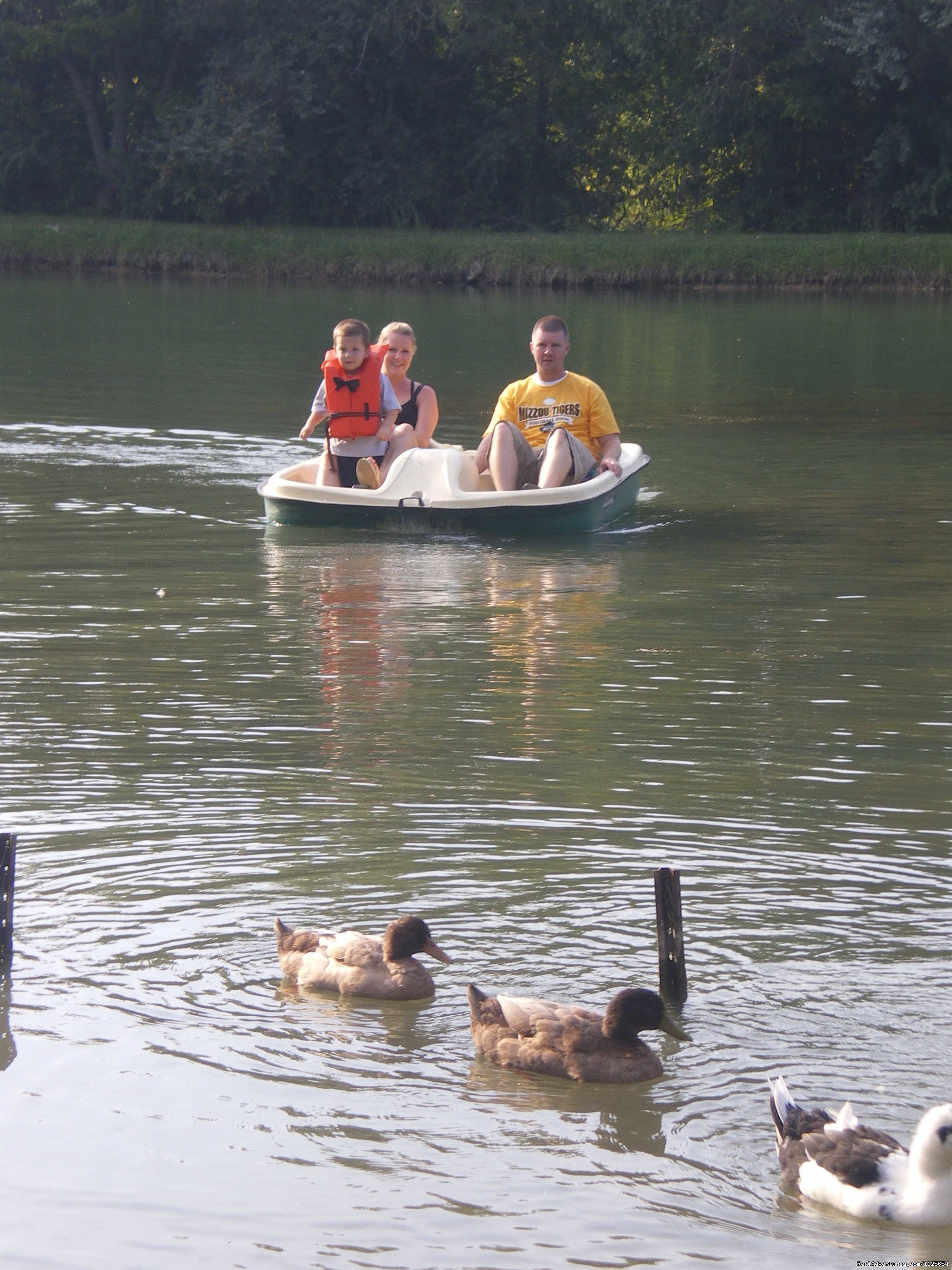 Escape to Nature's Embrace: Missouri Jonesburg Gardens Campground