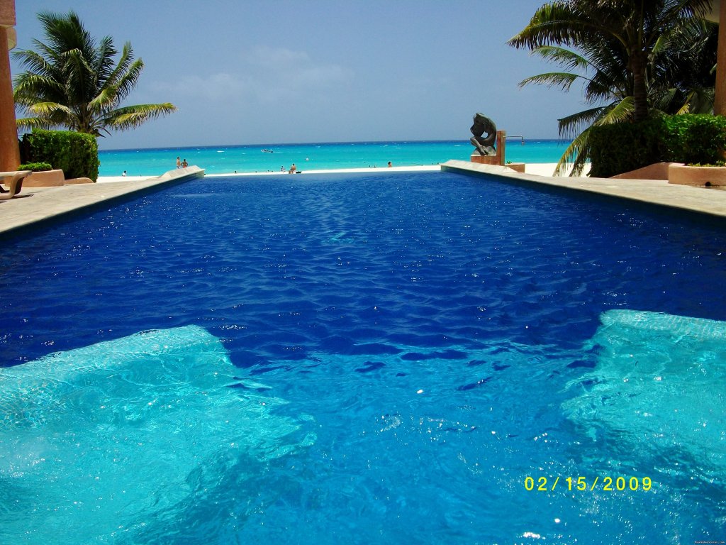 Pool with Spa | Special Luxury 3 Bedroom Penthouse on Beach | Image #12/16 | 