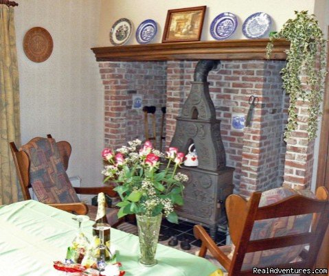 Sittingroom with fireplace | Cottage in Nature reserve between Bruges & Ghent | Image #4/22 | 