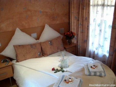 AFRICA CENTRE AIRPORT LEISURE HOTEL: DOUBLE ROOM