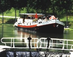 Discover the Burgundy Canal on the 'MS Niagara' Photo