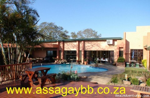 Assagay Country Guest House: Pool, Entertainment & Dining area