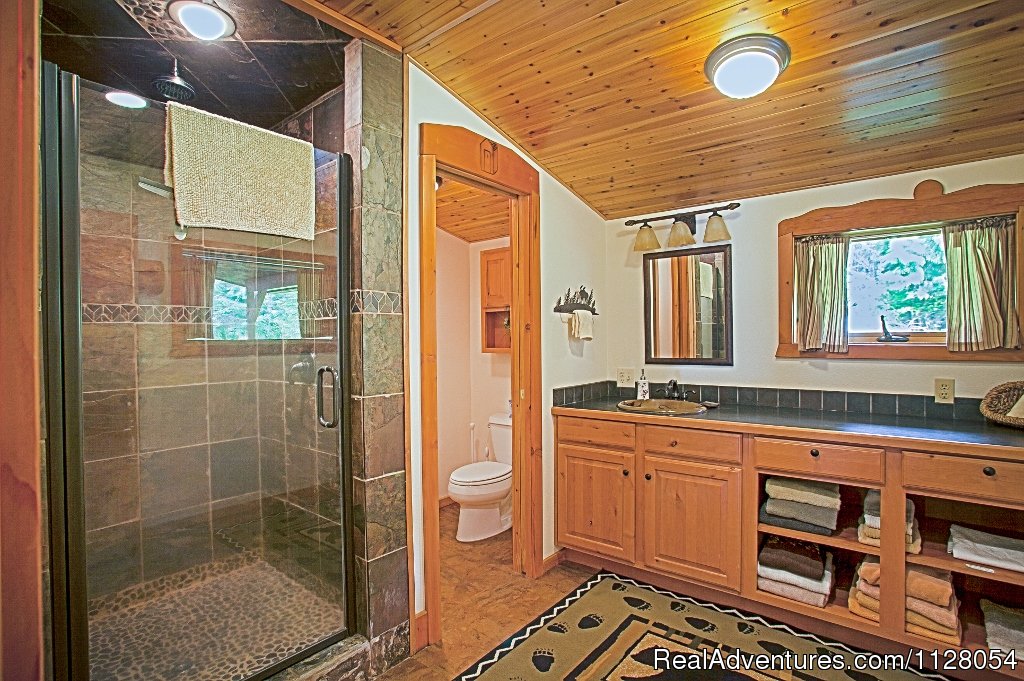 Dancing Bear Lodge | Luxury Cabins w/hot tubs, fire pit - Mt. Rainier | Image #11/26 | 