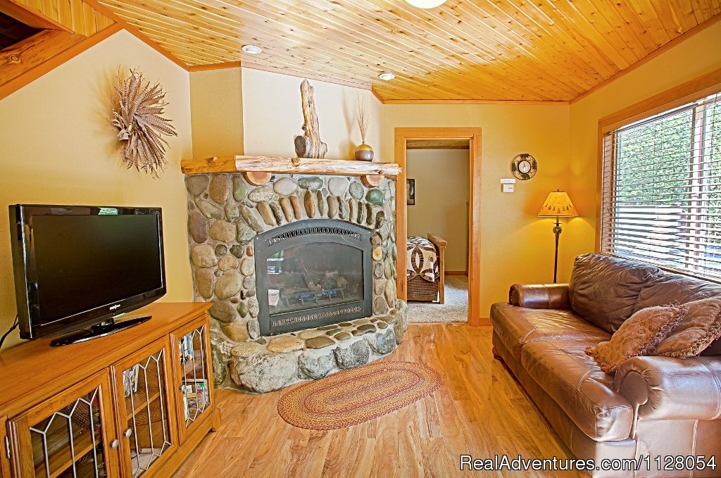 Lazy Bears Creekside Cabin | Luxury Cabins w/hot tubs, fire pit - Mt. Rainier | Image #14/26 | 