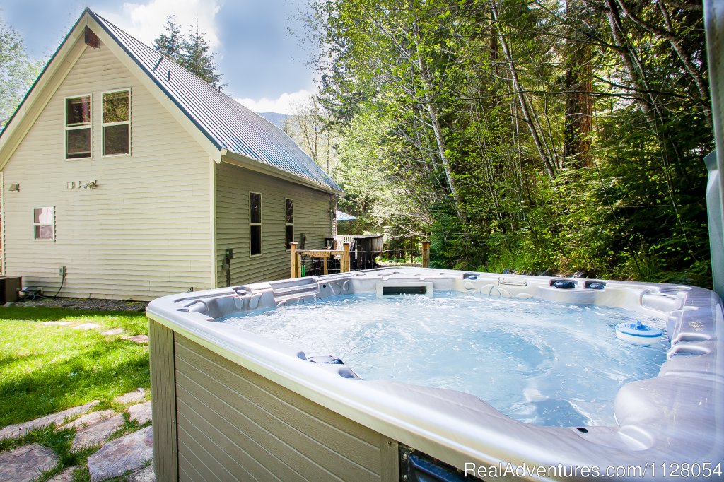 Little Bears Cabin | Luxury Cabins w/hot tubs, fire pit - Mt. Rainier | Image #8/26 | 