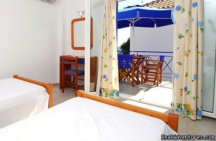 bedroom | Self catering beach houses in Finikounda Greece | Image #4/4 | 