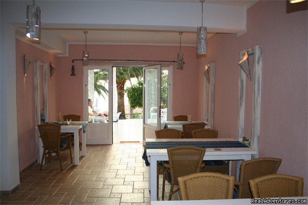 Breakfast room | Villa PaPe self catering and bed & breakfast | Image #3/3 | 