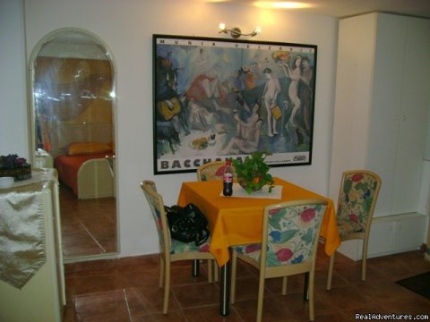 Studio accommodations Romantica's dining area
