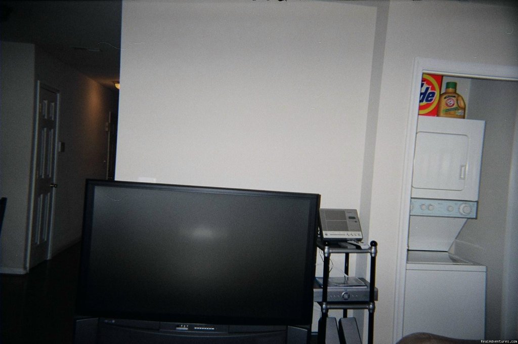 Large HDTV w/Satellite and Laundry | Luxury Urban Condo Near DC Attractions & Golfing | Image #5/5 | 